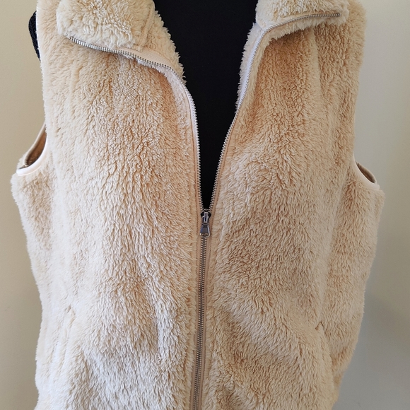 Fuzzy Fleece Vest - Picture 2 of 7